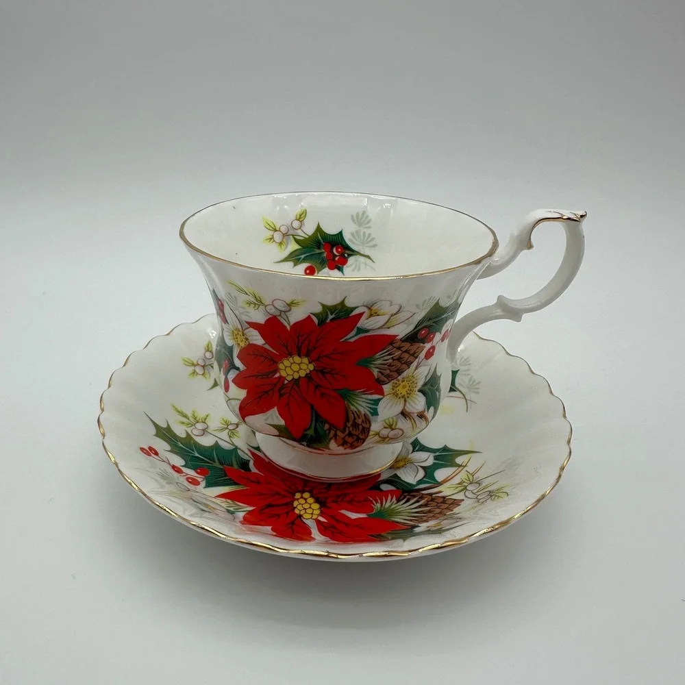 Royal Albert Yuletide Tea Cup Saucer Set Bone China England Poinsettia Christmas